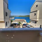 شقة Ana